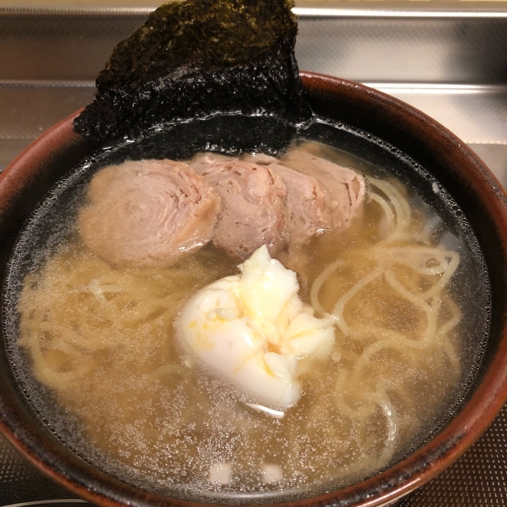 シャンタンと鶏ガラスープの即席ニンニク醤油ラーメン